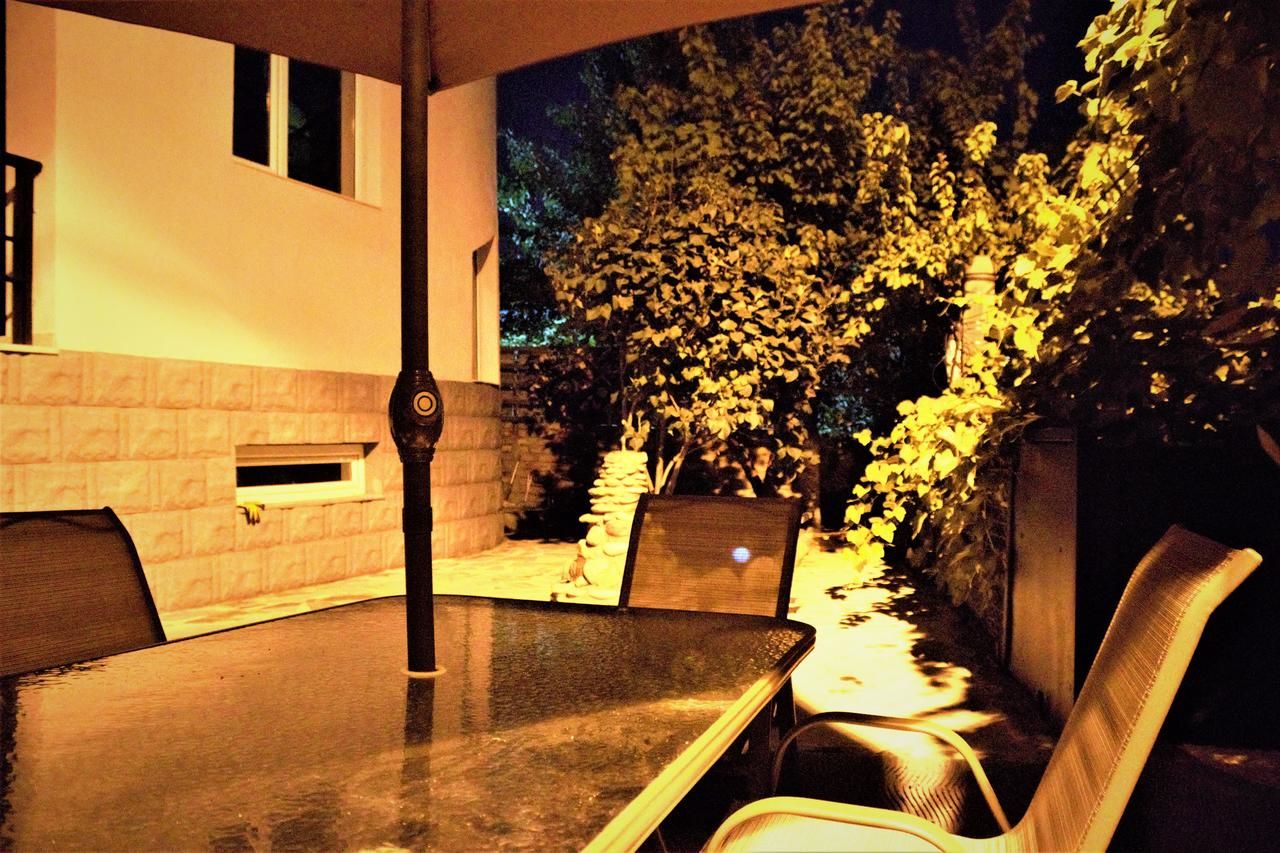 Отель Twins Hotel Тбилиси-13