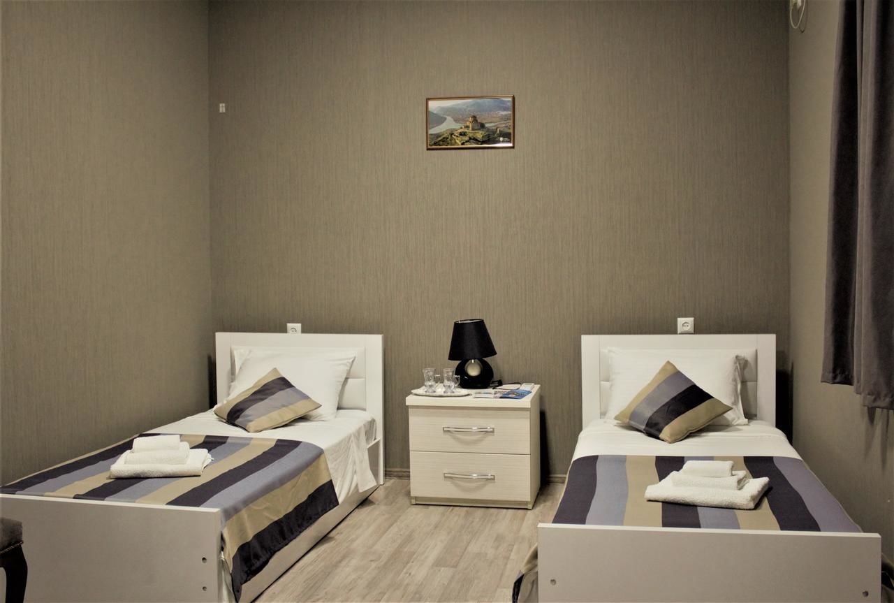 Отель Twins Hotel Тбилиси-19