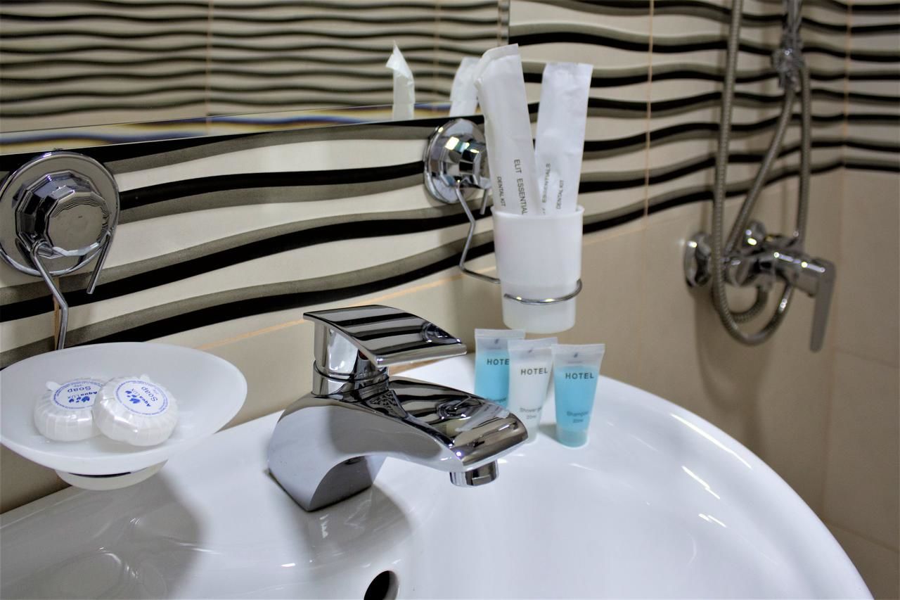 Отель Twins Hotel Тбилиси