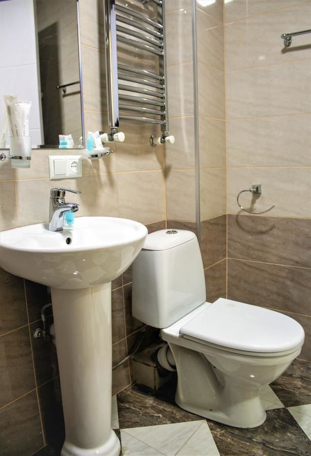 Отель Twins Hotel Тбилиси-28