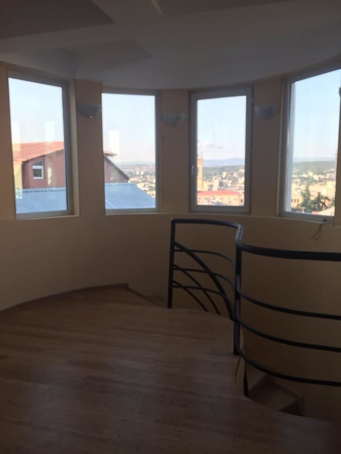 Отель Twins Hotel Тбилиси-39