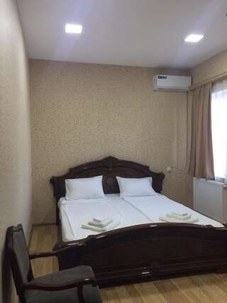 Отель Twins Hotel Тбилиси Стандартный двухместный номер с 1 кроватью-4