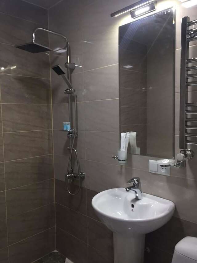 Отель Twins Hotel Тбилиси-35