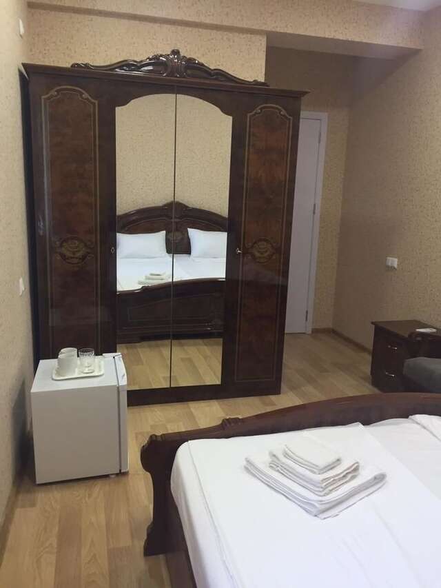 Отель Twins Hotel Тбилиси-37